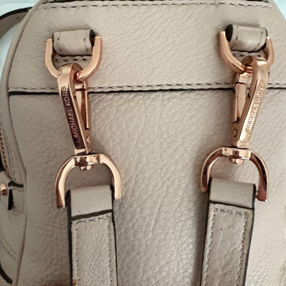 Michael Kors Mini Rhea Daisy Small Floral Appliqué Leather Backpack Pink/Cream - Picture 8 of 14